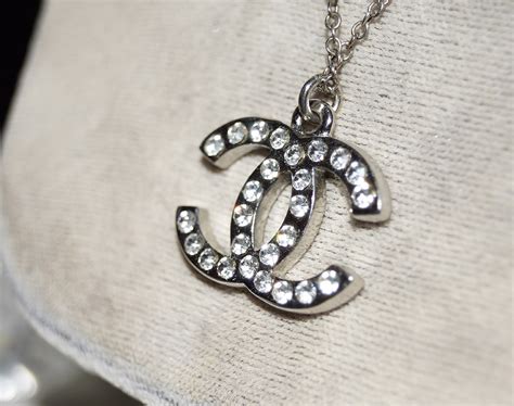 fake chanel.necklace